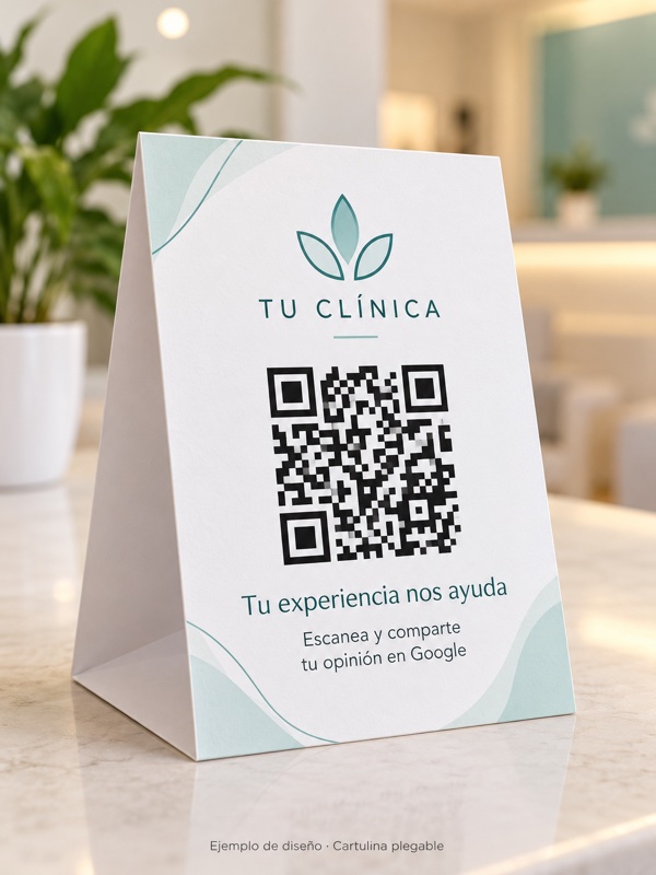 Display de cartulina plegable de 300 g con QR para reseñas de Google, personalizado para clínicas. Ejemplo de diseño.