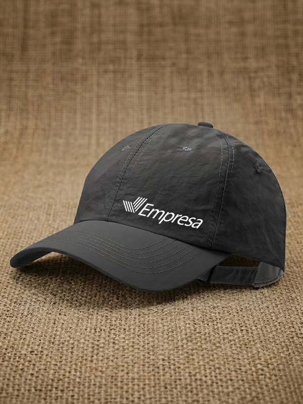 Gorra de nylon personalizada en color negro para uniformes corporativos y empresas